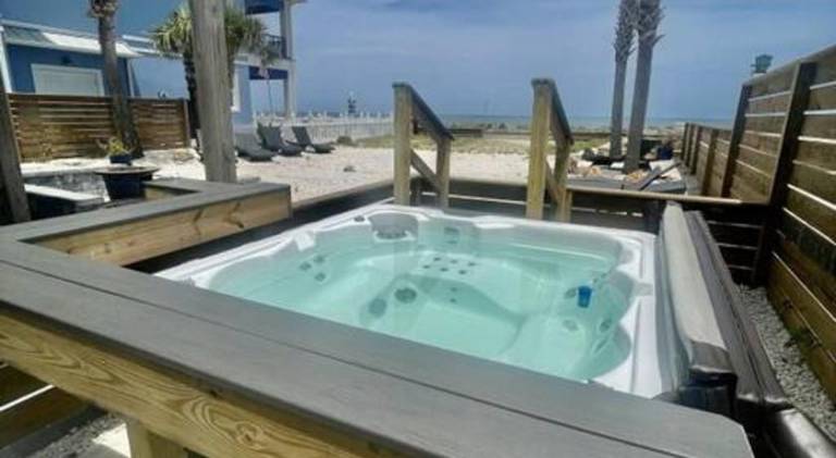 Stairway to Heaven Hot Tub Beach Retreat — photo 4