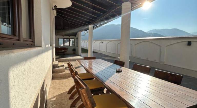 House with terrace & garden — photo 4