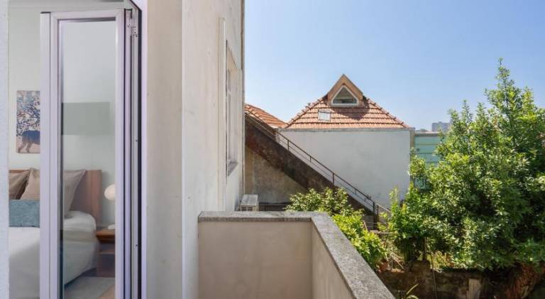 Apartment with patio | Close to Porto Cathedral — photo 3