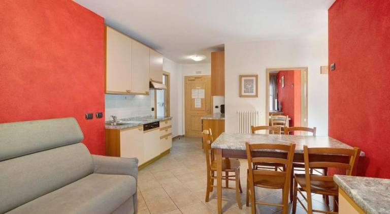 Rental apartment with barbeque, terrace & yard — photo 4