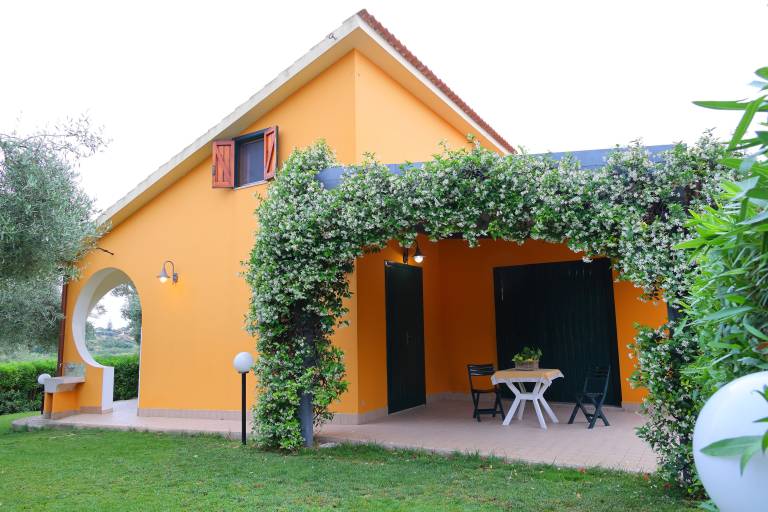 Holiday Home 'Ciumara East' with Private Terrace, Wi-Fi and Air Conditioning in Avola
