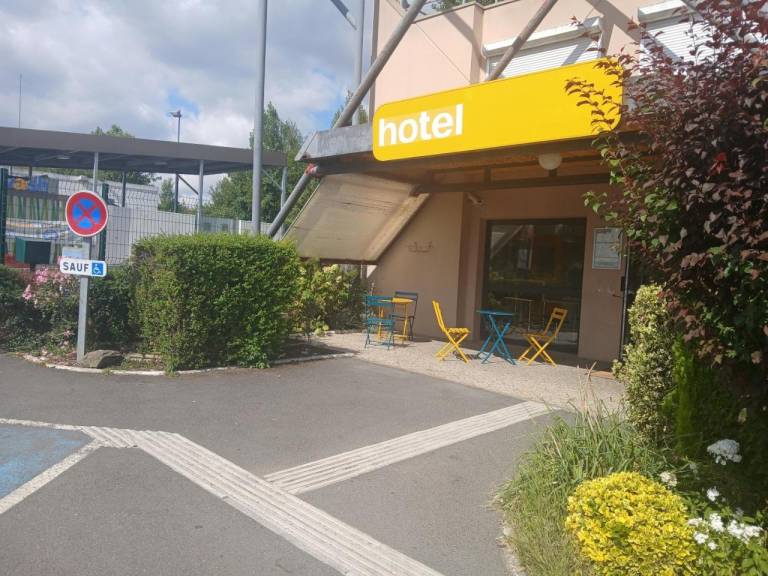 Unisotel Valenciennes EX-hotel F1 — photo 4