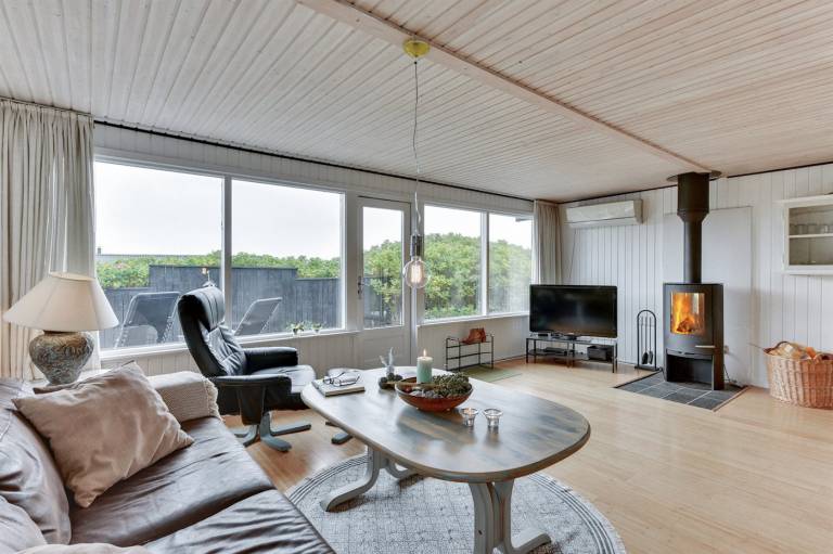 Vacation home with terrace | Water view — photo 5