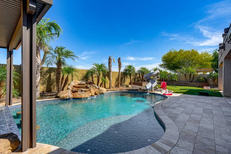 Swim-Up Bar & Games! Ultimate Goodyear Group Stay — photo 2