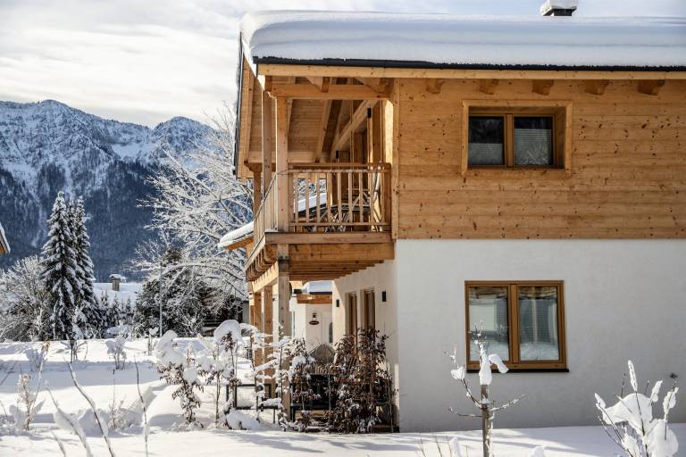 Chalet with patio, jacuzzi & barbeque — photo 4