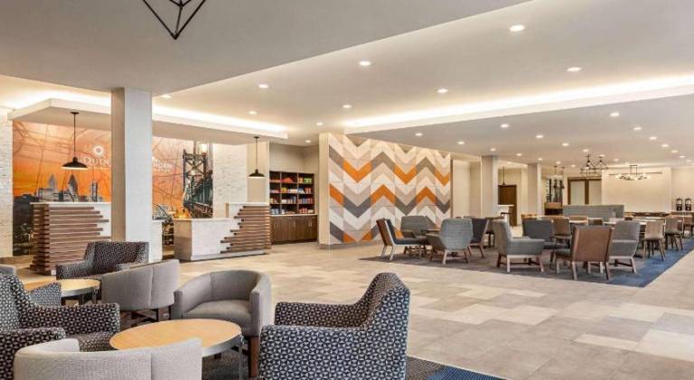 La Quinta Inn & Suites by Wyndham Mount Laurel / Moorestown — photo 2