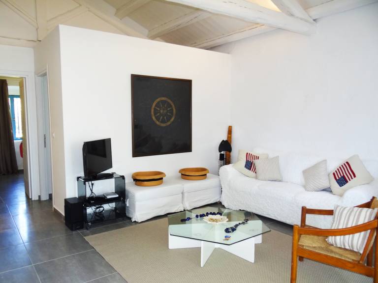 Family-oriented villa with barbeque, terrace & yard | Pets allowed — photo 4