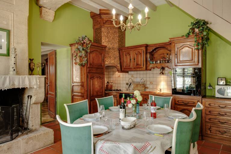 Authentic Stay at Château Vieux Mougnac: Organic Vineyard, Saint-Emilion, Wine & Relaxation — photo 5