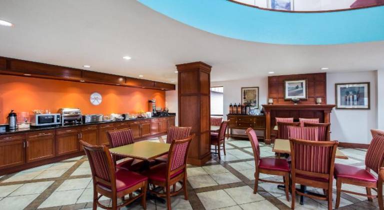 Howard Johnson by Wyndham Evansville East — photo 4