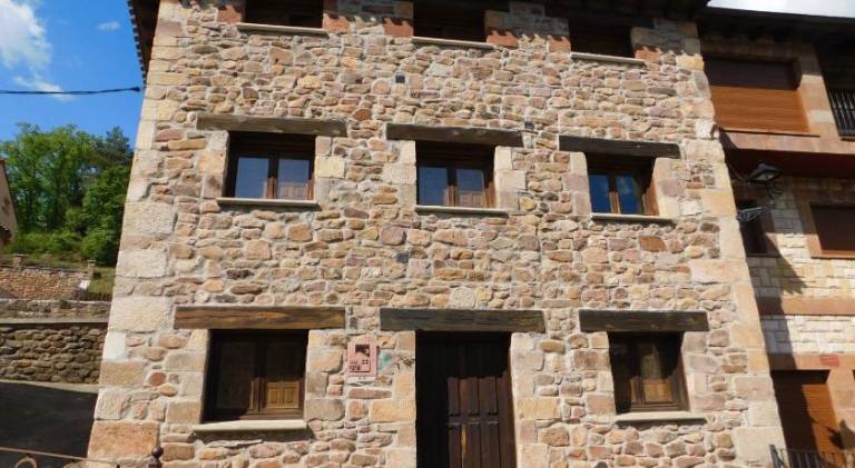 House with grill in Burgos