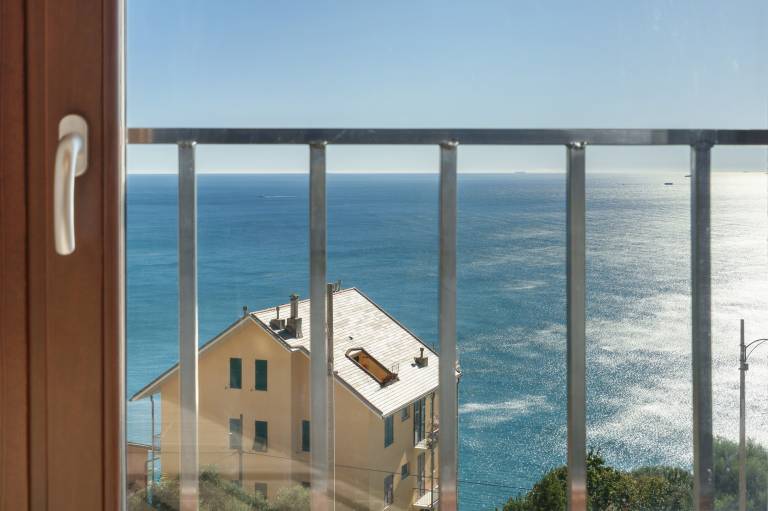 Apartment 'La Mansarda Di Crevari' with Sea View, Parking, Garden, Wi-Fi & Air Conditioning — photo 4