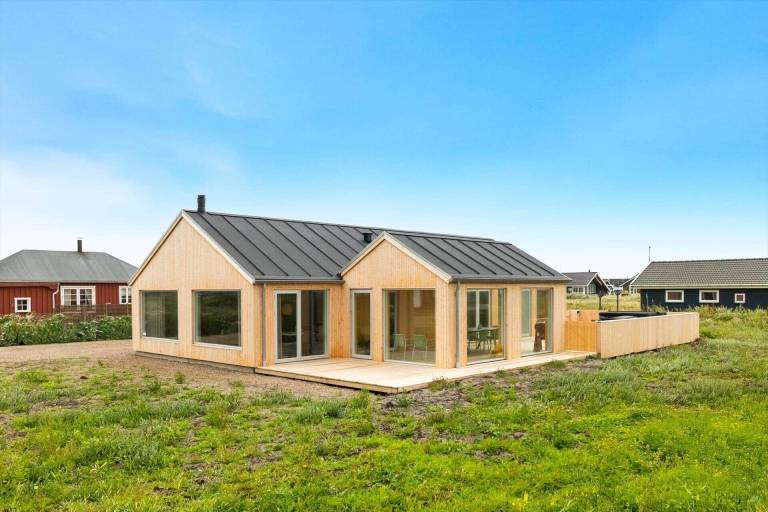 House with BBQ, hot tub & terrace — photo 2