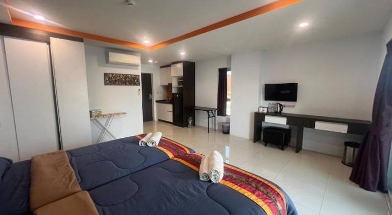 Apartment with pool & patio | Near Big Buddha — photo 2