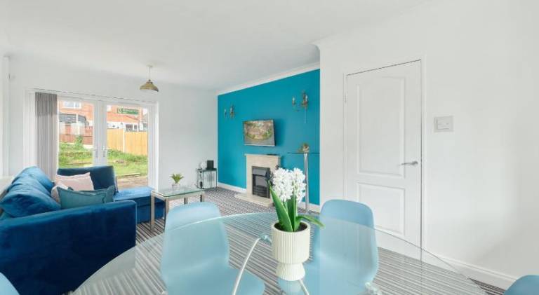 Vacation home with yard — photo 2