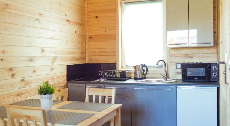 Charming lodge with terrace & yard | Pet-friendly — photo 3