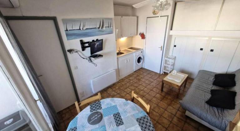Holiday apartment with 2 rooms for 6 persons — photo 2