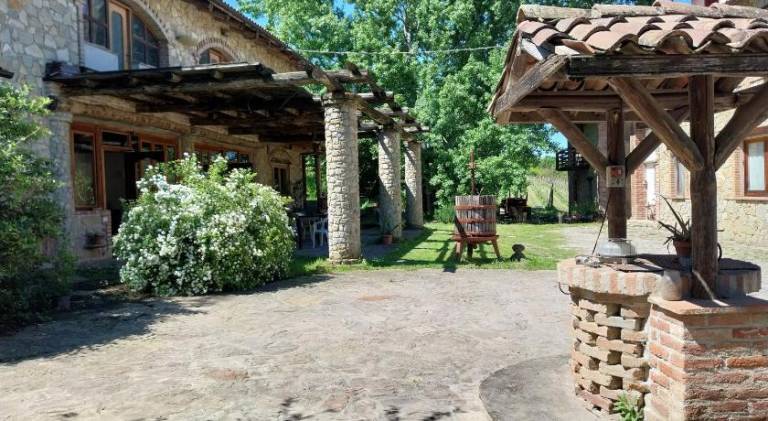 Farm with garden, grill & patio — photo 4