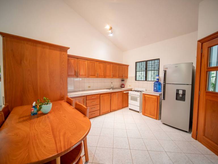 House with barbecue, private pool & yard — photo 2