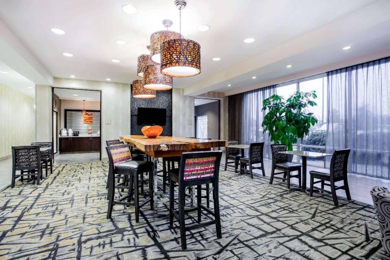 La Quinta Inn & Suites by Wyndham Andrews — photo 4