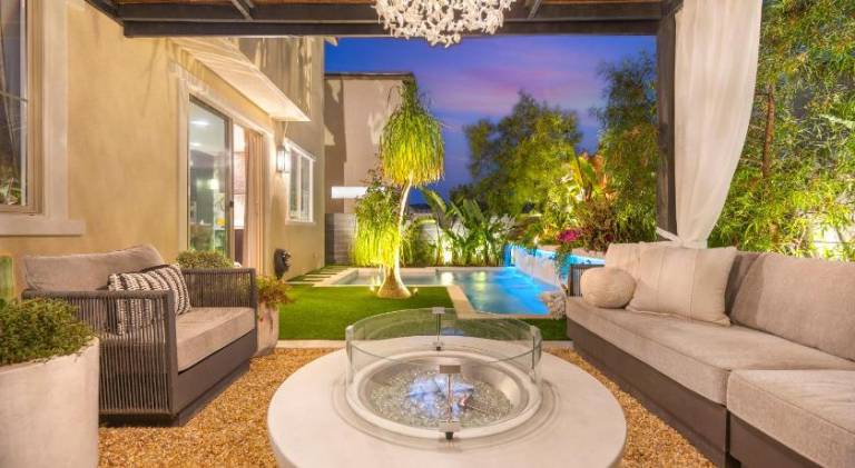 Vacation home with pool — photo 3