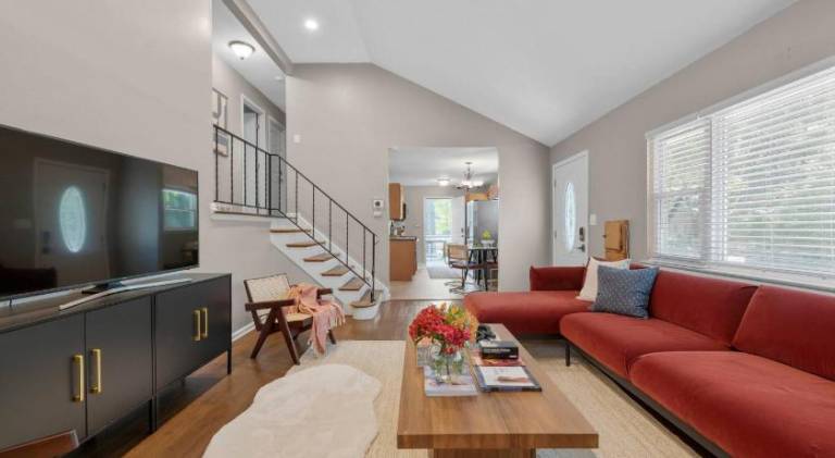Fully equipped lovely house with grill & yard | Suitable for remote work | Dogs allowed in Franklin, OH