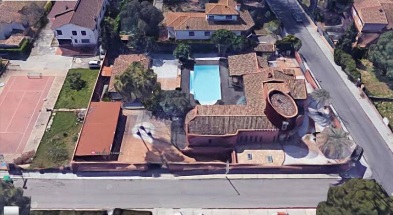 Villa with pool, hot tub & sauna | Pets are welcome in Manises