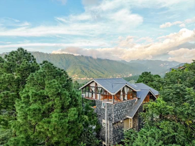 Villa with terrace in Solan