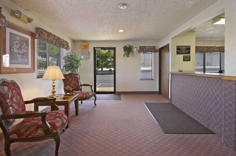 Super 8 By Wyndham Springfield North I 44