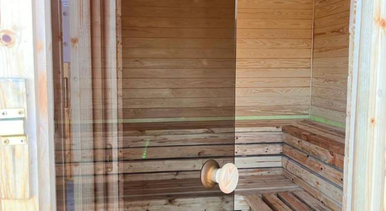 Chalet with patio, barbecue & yard — photo 5