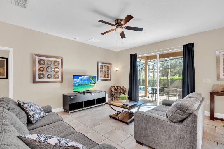 Family-oriented charming vacation home with hot tub & private pool | Pet-friendly — photo 5