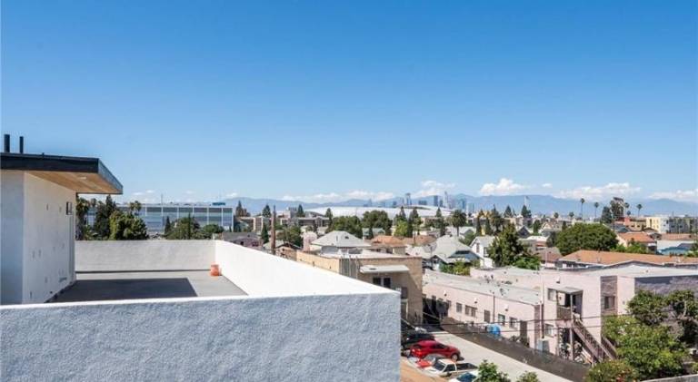 Blue Central Stay Near USC BMO Stadium & Downtown LA