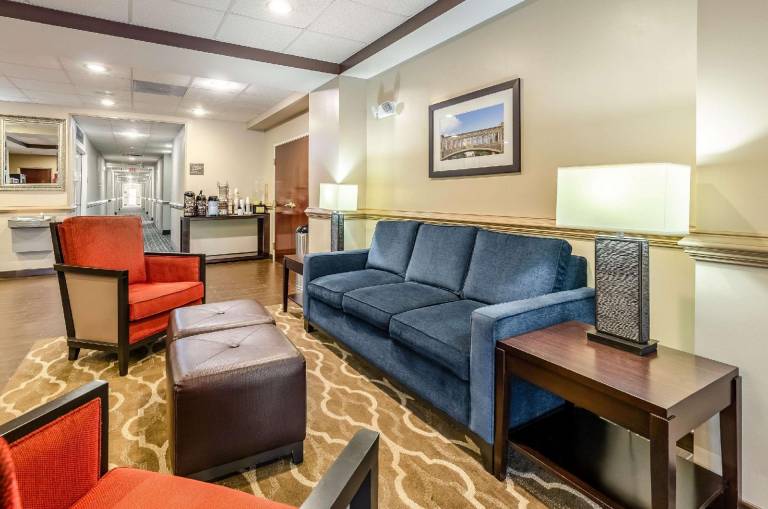 Comfort Inn & Suites — photo 3