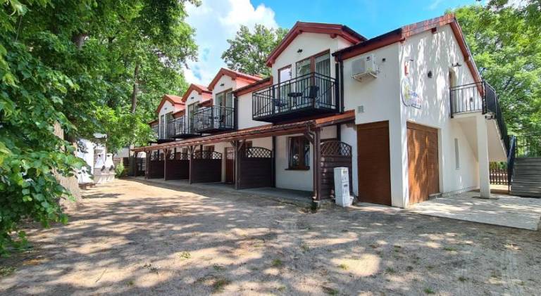 Lodge with patio, yard & barbeque in Gniezno