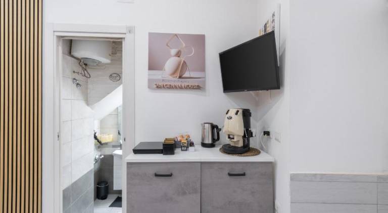 Apartment | Close to Naples Cathedral | Pet-friendly — photo 3