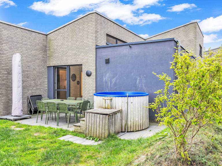 Family-oriented vacation home with sauna, pool & jacuzzi | Beach nearby | Pets are welcome in Osnabrueck