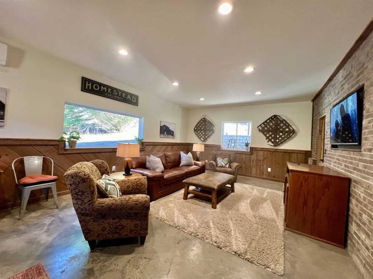 Comfortable home near wineries and hiking