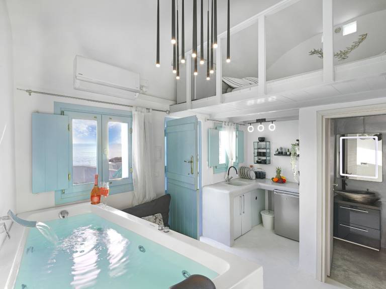 Nest Suite 1 King 1 Queen Bed Jetted Tub Sunset Sea View