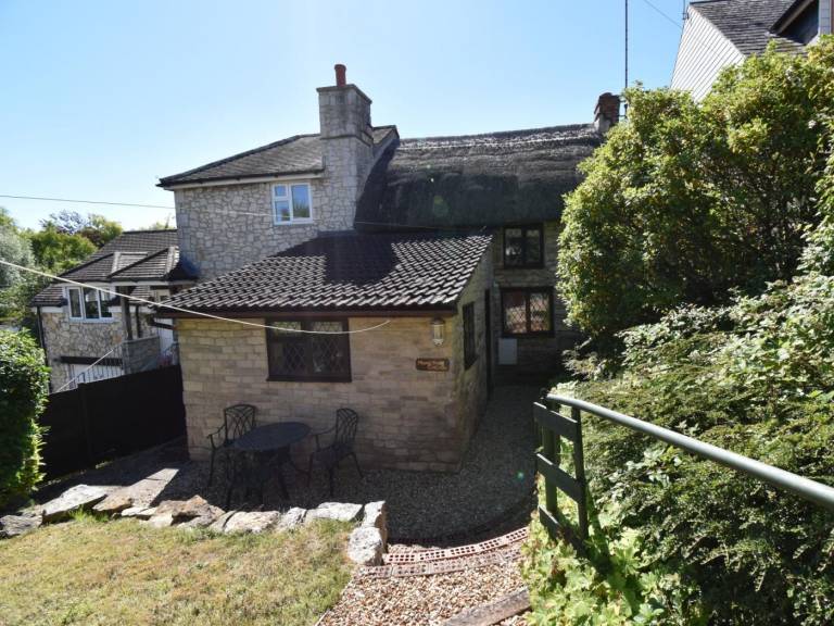 Cottage with yard in Weymouth