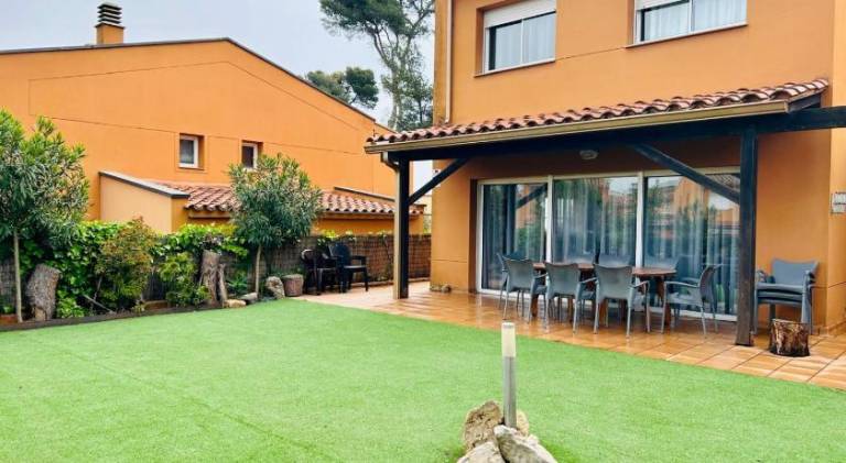 House with patio, barbecue & pool — photo 4