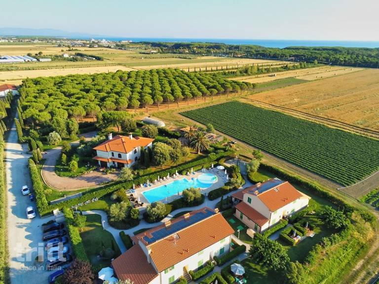 Pleasant vacation home with yard, grill & patio | Pets are welcome in Cecina