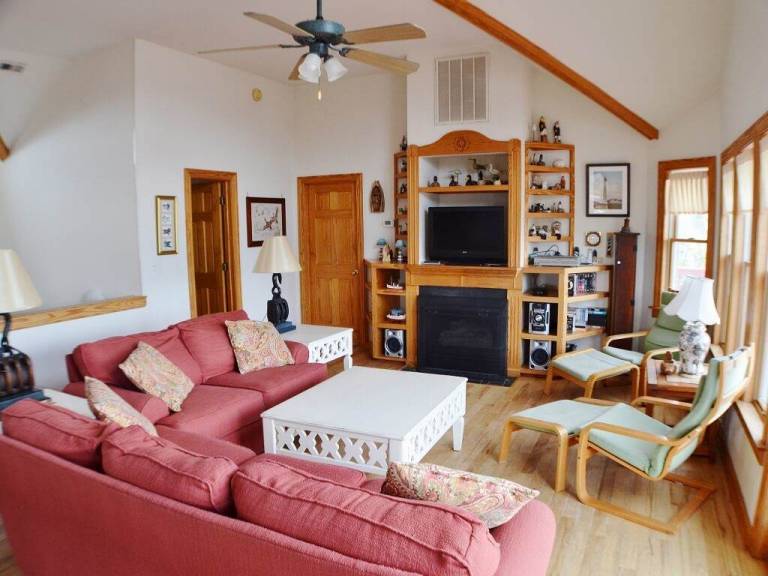 Vacation home with jacuzzi, barbecue & private pool | Beach view — photo 4