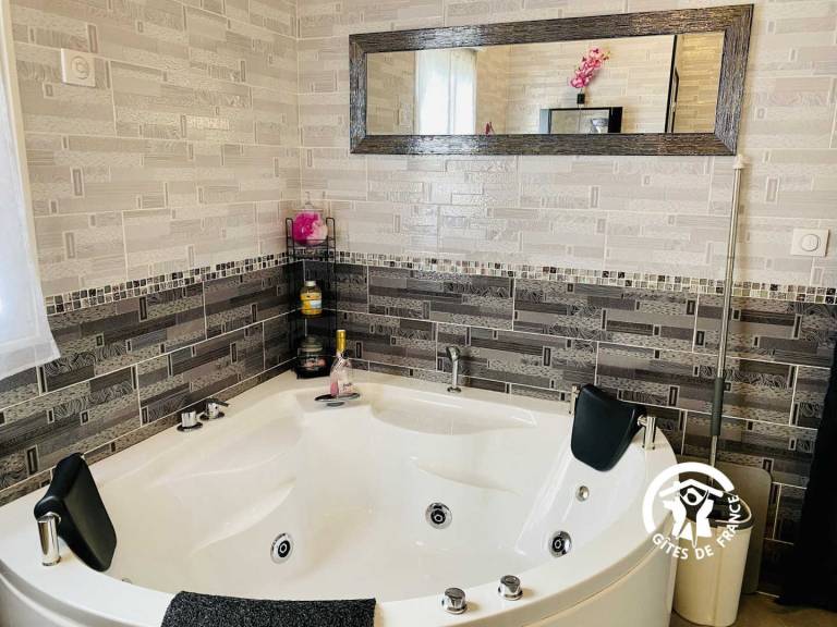 Gite with barbeque, yard & patio | Pets are welcome — photo 4