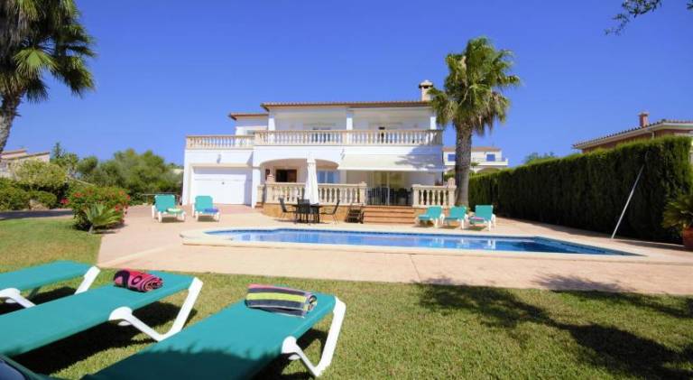 Villa with barbecue, yard & private pool — photo 4