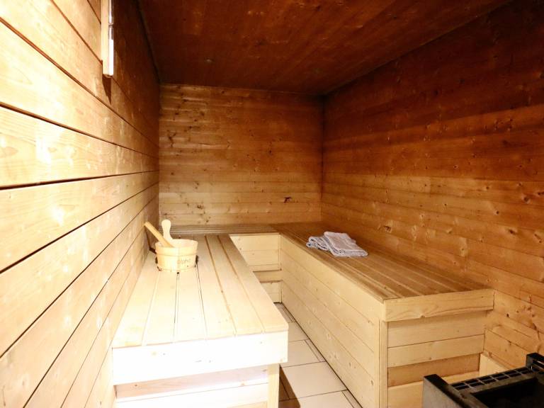 Vacation home with patio, private pool & sauna — photo 3