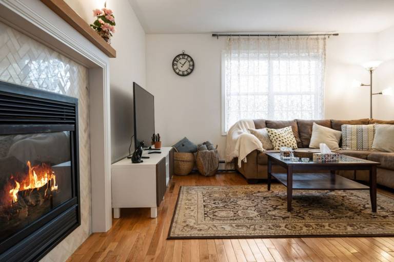 Bright & Cozy Cottage in the Heart of Dartmouth — photo 4