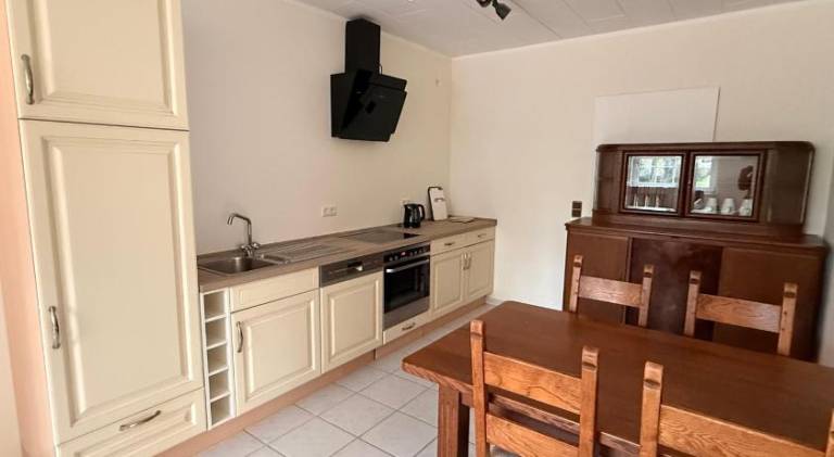 Serviced apartment with 2 rooms for 4 persons — photo 3