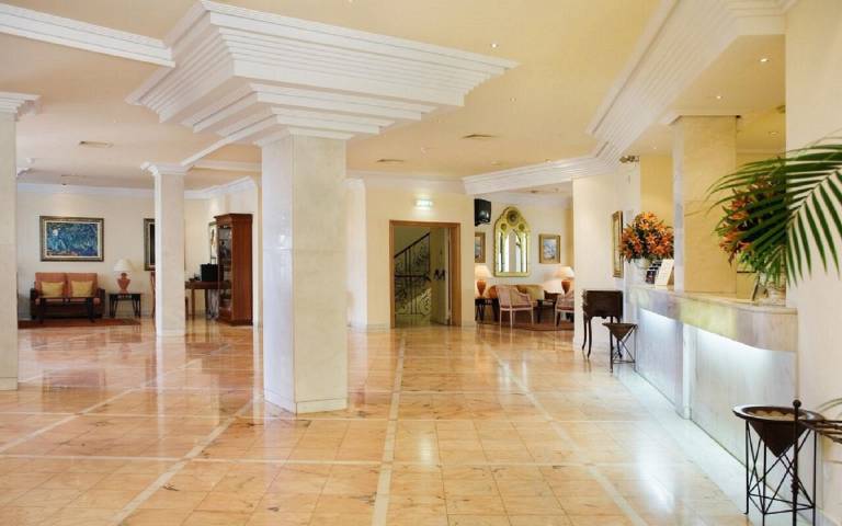 Family-friendly beautiful villa with patio & garden | Dogs allowed — photo 4