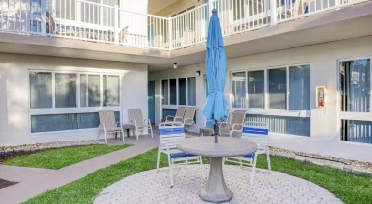 Rental apartment with pool — photo 5