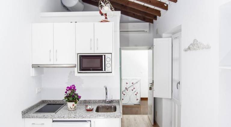 Holiday apartment with patio | Near Mosque–Cathedral of Córdoba — photo 3