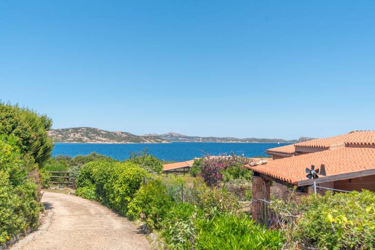 Fully equipped vacation home with garden | Sea view | Next to the beach | Dogs allowed in Palau